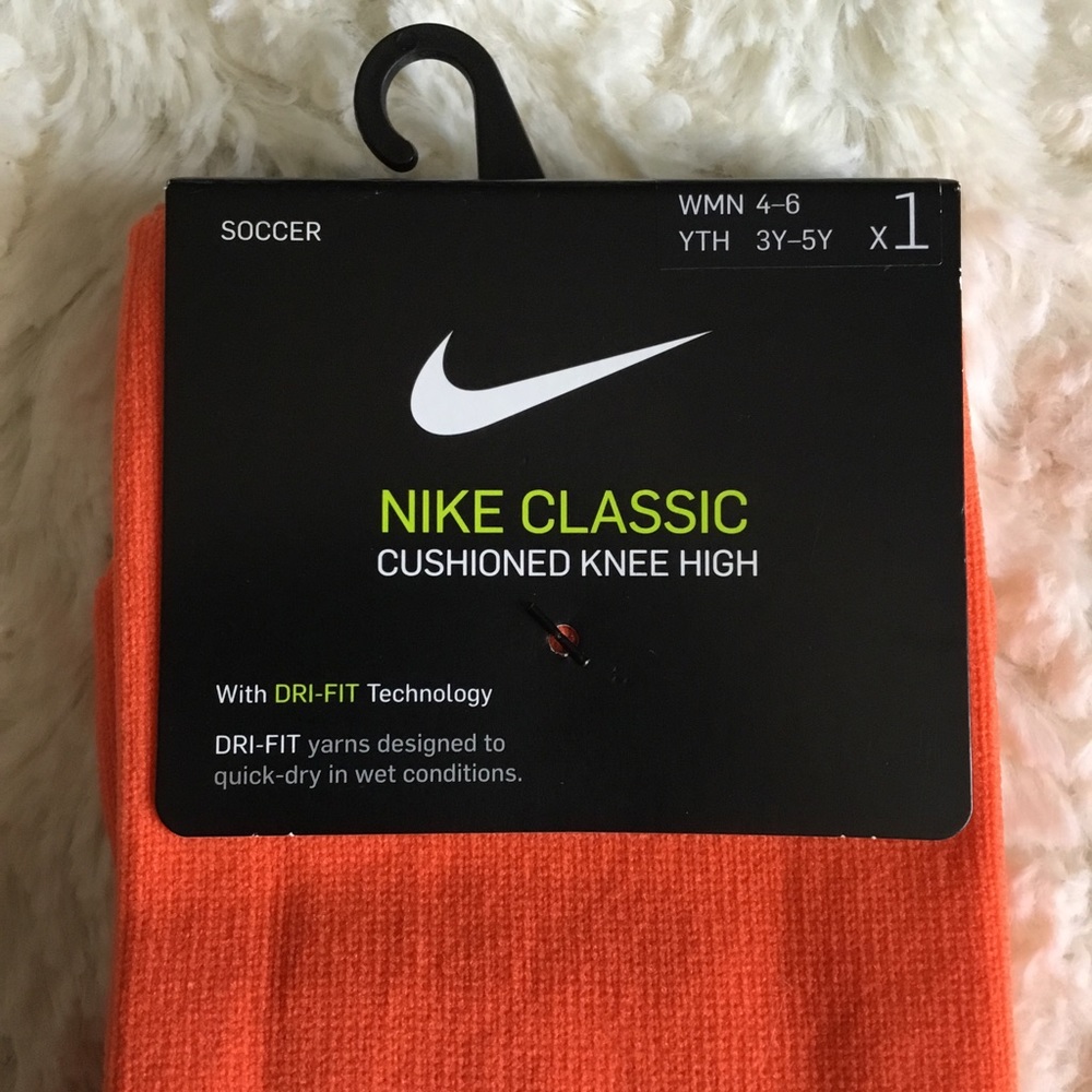 Nike Unisex Classic Kids Soccer Socks 1 Pair.